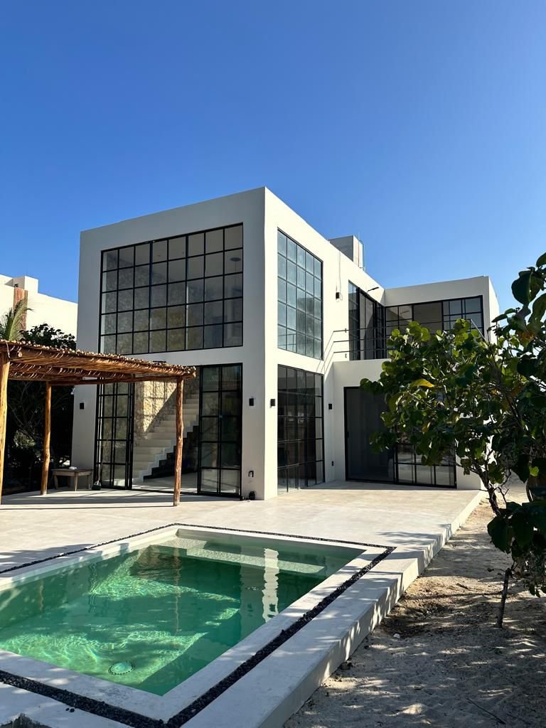 Casa-en-venta-en-Sisal-Yucatan-250-metros-construccion-en-terreno-de-12.5-x-100-totalmente-amueblada-1